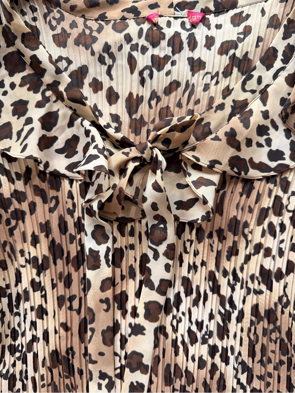 Cheetah blouse with ruffle and bow detail size large - Picture 3 of 6